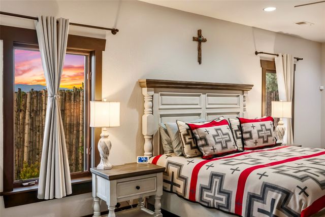 11 Vista Lagunitas, Santa Fe, NM 87507