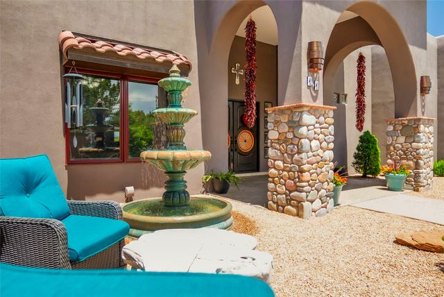 11 Vista Lagunitas, Santa Fe, NM 87507