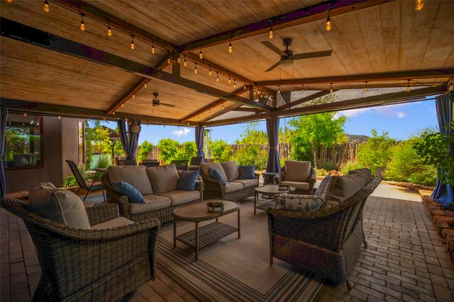 11 Vista Lagunitas, Santa Fe, NM 87507