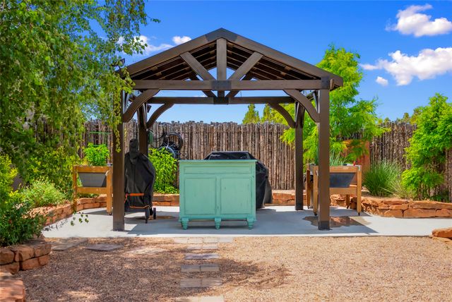 11 Vista Lagunitas, Santa Fe, NM 87507