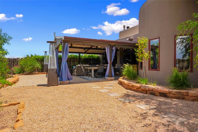 11 Vista Lagunitas, Santa Fe, NM 87507