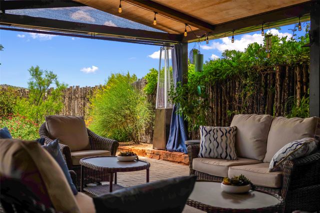 11 Vista Lagunitas, Santa Fe, NM 87507