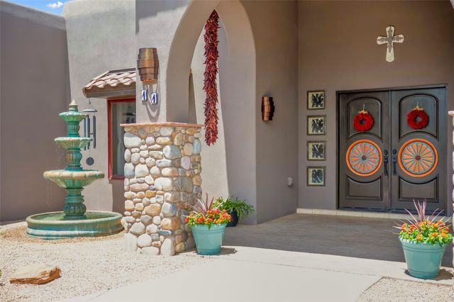 11 Vista Lagunitas, Santa Fe, NM 87507