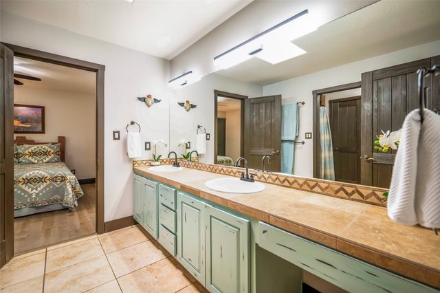 11 Vista Lagunitas, Santa Fe, NM 87507