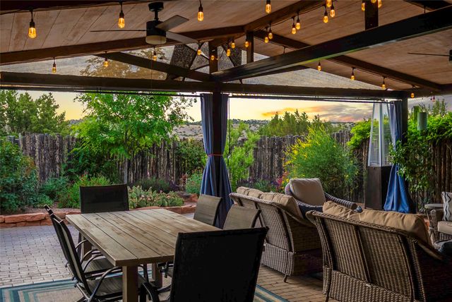 11 Vista Lagunitas, Santa Fe, NM 87507