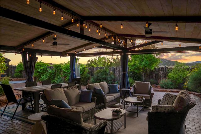 11 Vista Lagunitas, Santa Fe, NM 87507