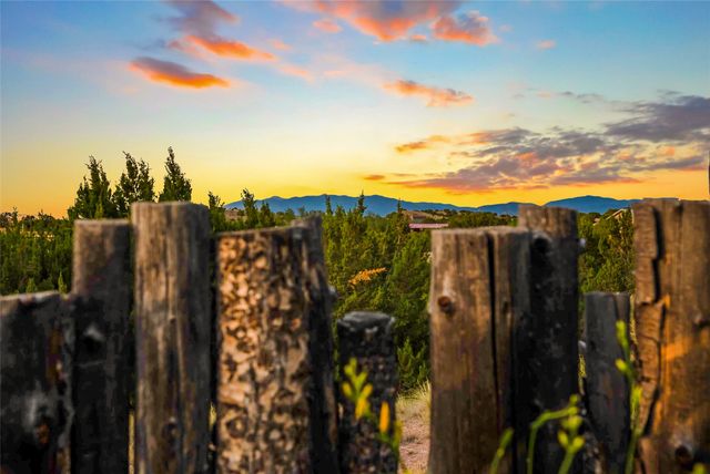 11 Vista Lagunitas, Santa Fe, NM 87507