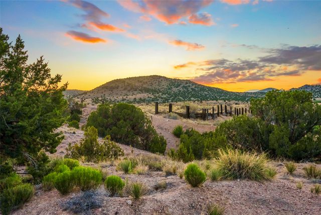 11 Vista Lagunitas, Santa Fe, NM 87507