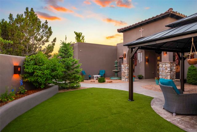 11 Vista Lagunitas, Santa Fe, NM 87507