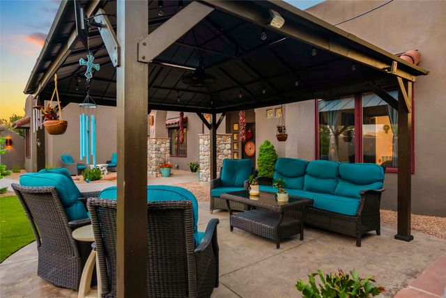 11 Vista Lagunitas, Santa Fe, NM 87507