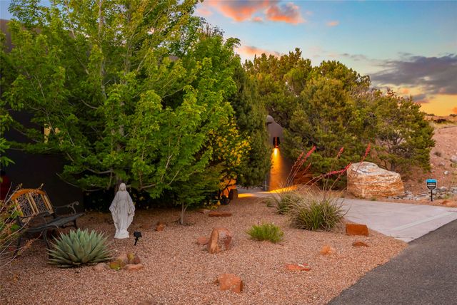 11 Vista Lagunitas, Santa Fe, NM 87507