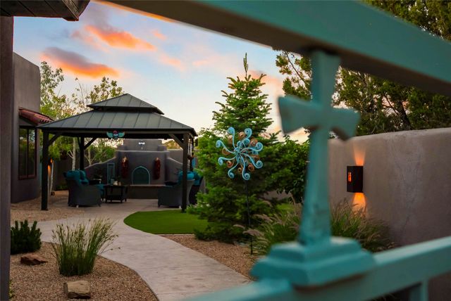 11 Vista Lagunitas, Santa Fe, NM 87507