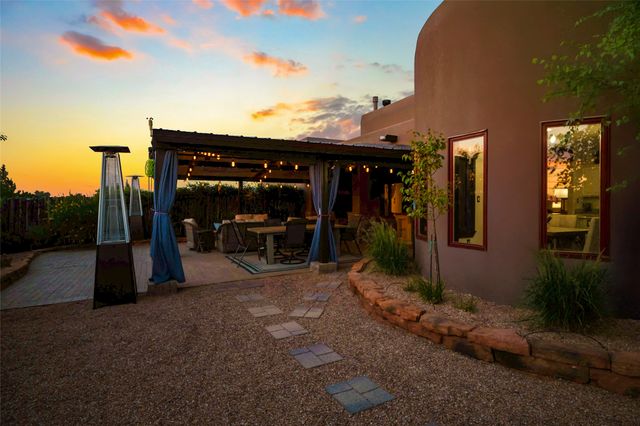 11 Vista Lagunitas, Santa Fe, NM 87507