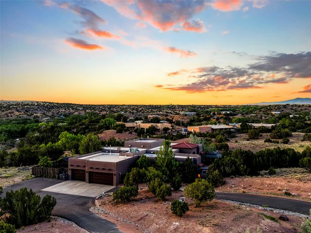 11 Vista Lagunitas, Santa Fe, NM 87507