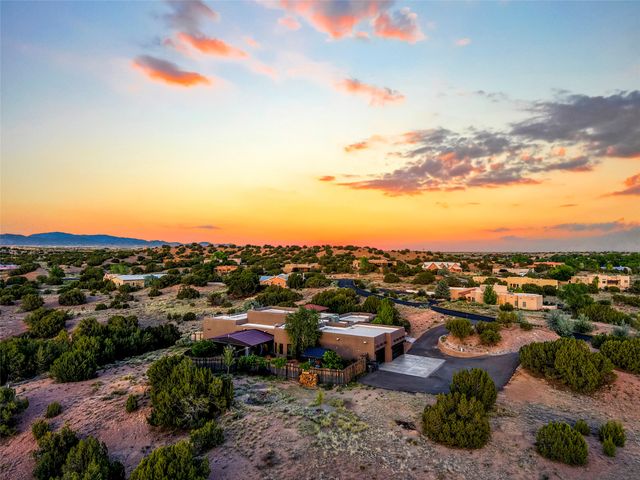 11 Vista Lagunitas, Santa Fe, NM 87507
