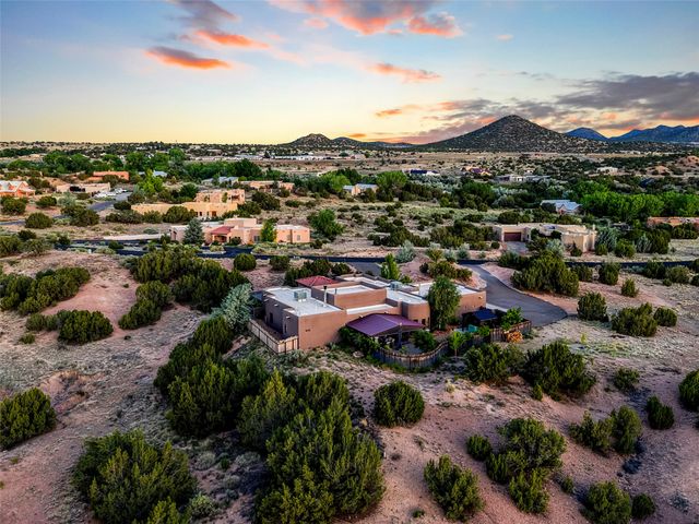 11 Vista Lagunitas, Santa Fe, NM 87507