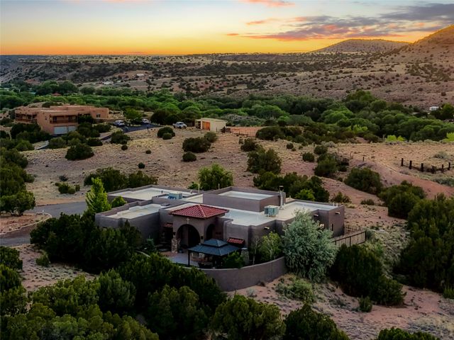 11 Vista Lagunitas, Santa Fe, NM 87507