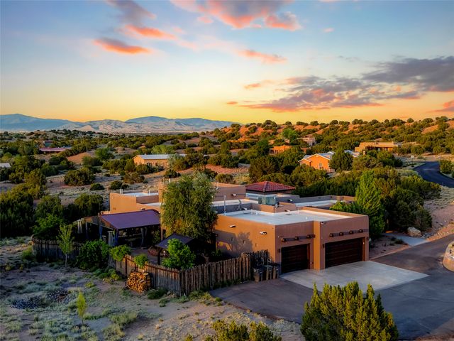 11 Vista Lagunitas, Santa Fe, NM 87507