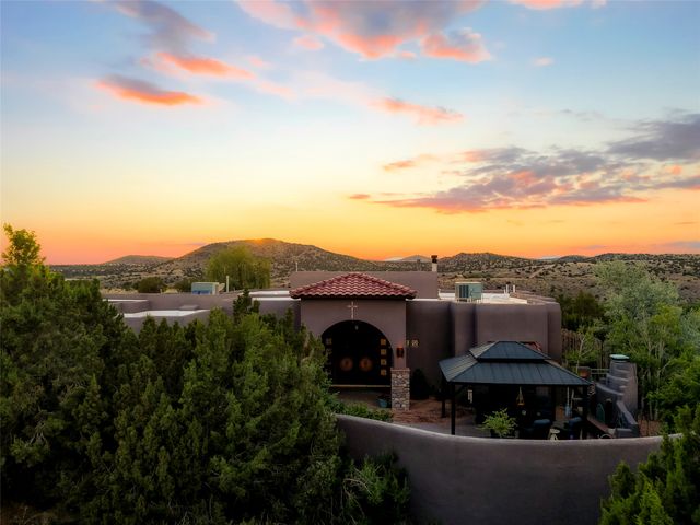 11 Vista Lagunitas, Santa Fe, NM 87507