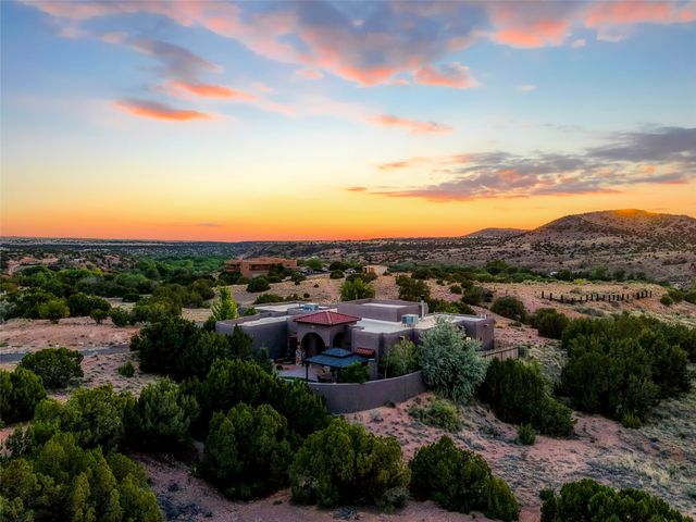 11 Vista Lagunitas, Santa Fe, NM 87507