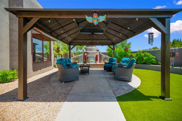 11 Vista Lagunitas, Santa Fe, NM 87507