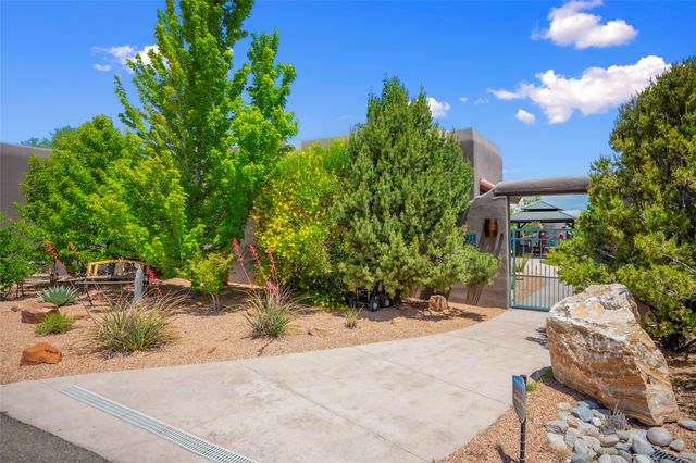 11 Vista Lagunitas, Santa Fe, NM 87507