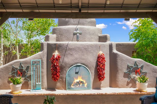 11 Vista Lagunitas, Santa Fe, NM 87507