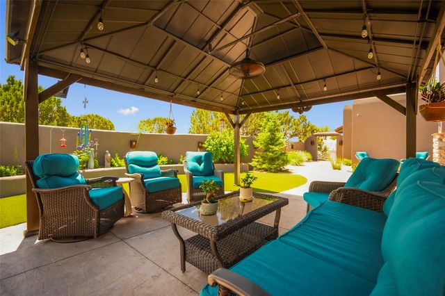 11 Vista Lagunitas, Santa Fe, NM 87507