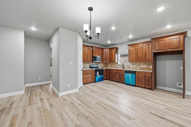 308 Lewis Street, Cleburne, TX 76031