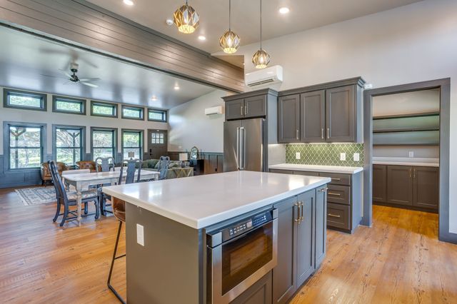 8512 Hilltop Drive, Cleburne, TX 76033