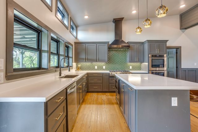 8512 Hilltop Drive, Cleburne, TX 76033