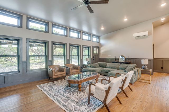 8512 Hilltop Drive, Cleburne, TX 76033