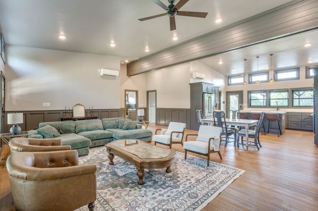 8512 Hilltop Drive, Cleburne, TX 76033
