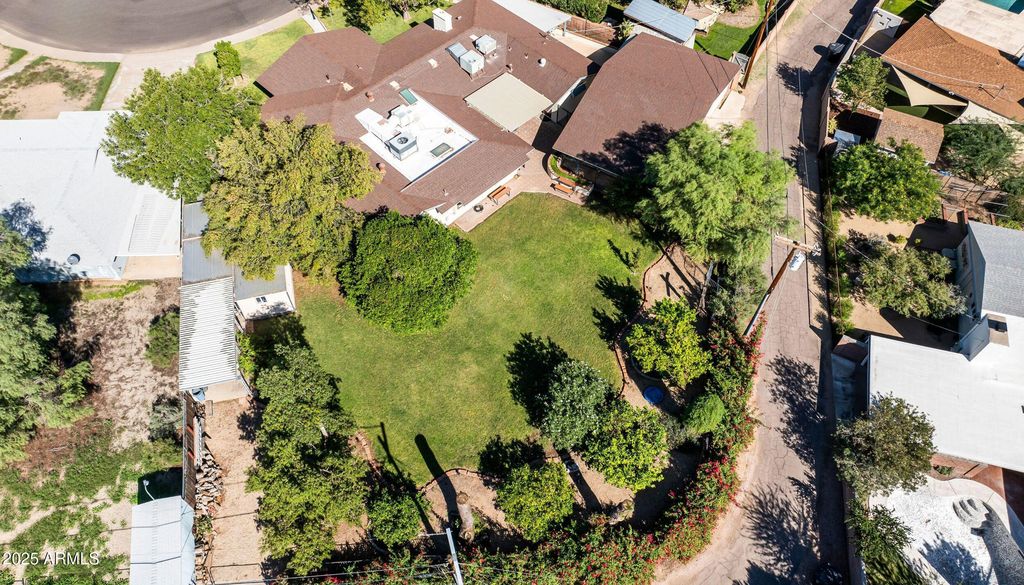 2047 W CAMBRIDGE Avenue, Phoenix, AZ 85009 — exterior