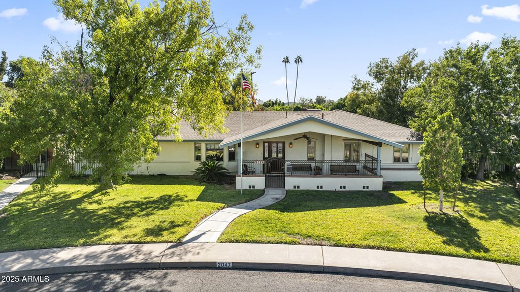 2047 W CAMBRIDGE Avenue, Phoenix, AZ 85009 — photo 4