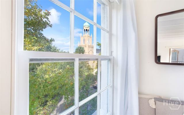 1 E Gordon Street 5, Savannah, GA 31401