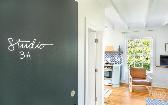 1 E Gordon Street 5, Savannah, GA 31401