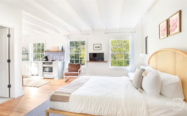 1 E Gordon Street 5, Savannah, GA 31401