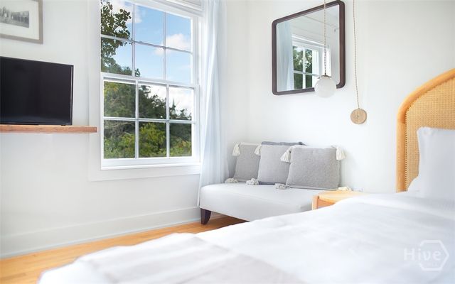 1 E Gordon Street 5, Savannah, GA 31401