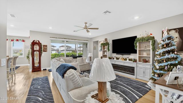 2137 Divot Drive, Daytona Beach, FL 32124