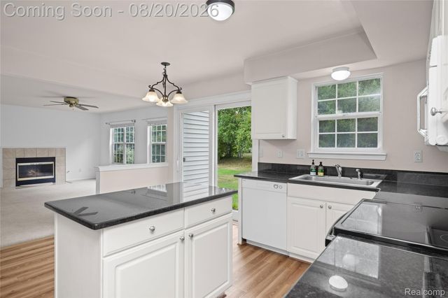 47258 Scarlet Drive N, Novi, MI 48374