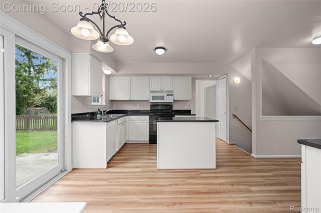 47258 Scarlet Drive N, Novi, MI 48374