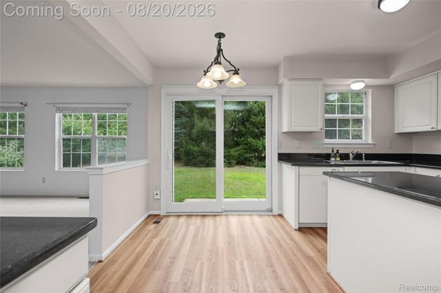 47258 Scarlet Drive N, Novi, MI 48374