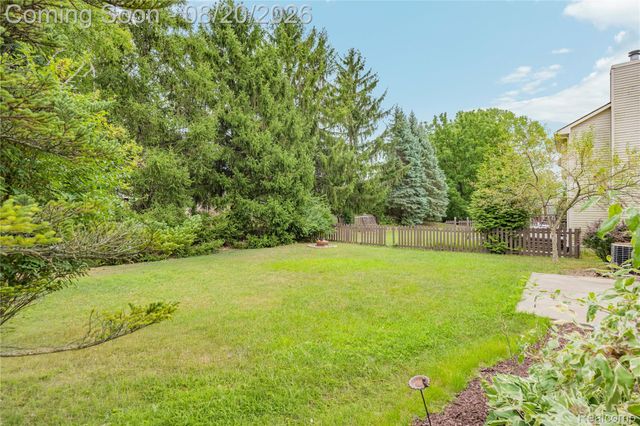 47258 Scarlet Drive N, Novi, MI 48374