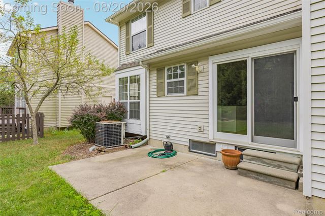 47258 Scarlet Drive N, Novi, MI 48374
