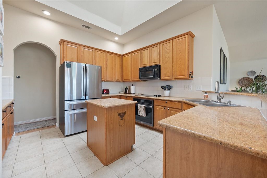 8821 Mallory Court, Waxahachie, TX 76065 — photo 4