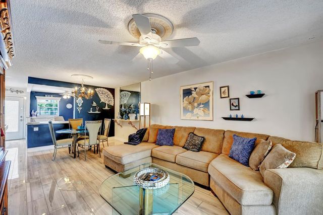 2615 NE 1st Court 204, Boynton Beach, FL 33435