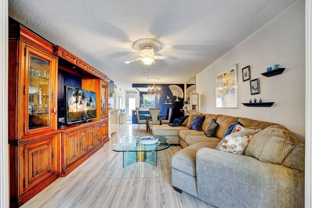 2615 NE 1st Court 204, Boynton Beach, FL 33435