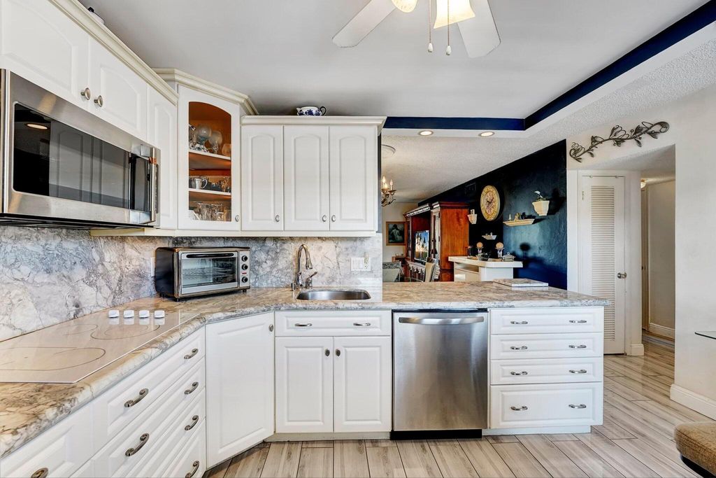 2615 NE 1st Court 204, Boynton Beach, FL 33435