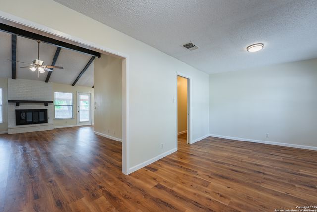 9726 Cylburn, Converse, TX 78109